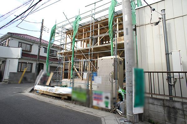 Local photos, including front road. Warmth full house to feel the touch of the sun