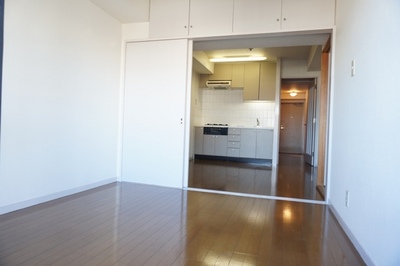 Living and room. It is available as LDK by removing the door