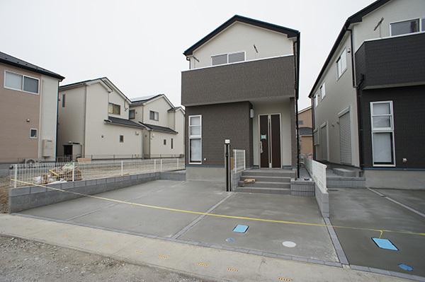 Local appearance photo. Building 2