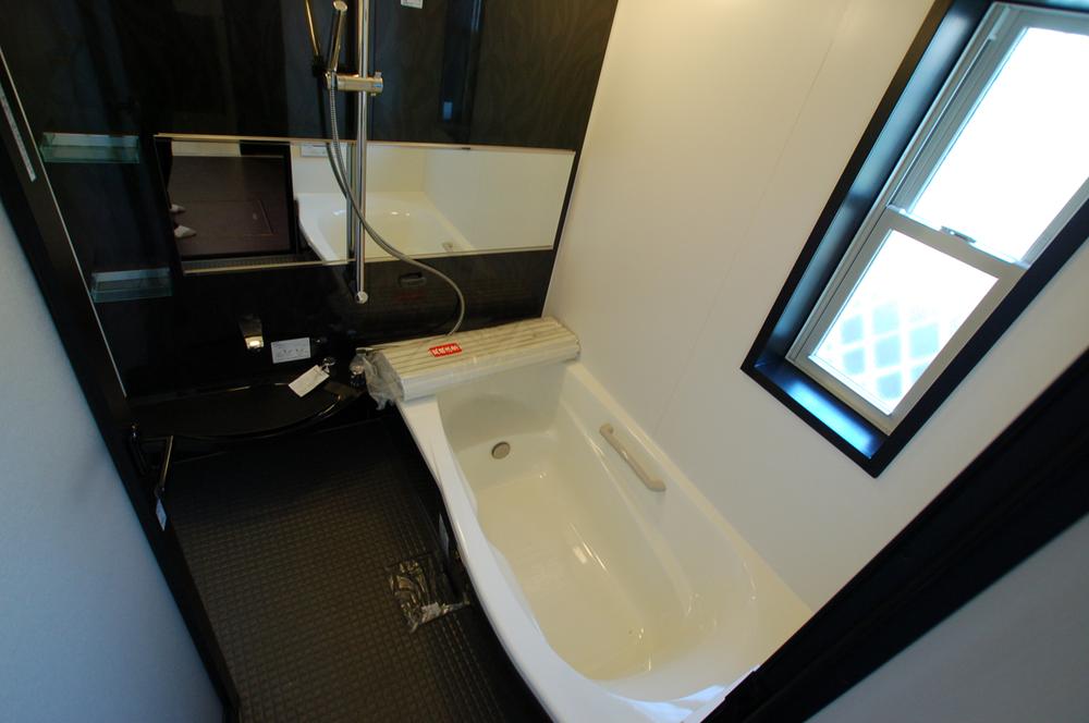 Same specifications photo (bathroom). Please heal the fatigue of adoption one day the artificial marble tub in the bathroom of 1 pyeong size. Of course showers are comfortable specification with a massage function and mist function.