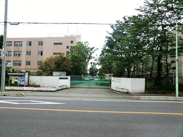 Junior high school. Xin Rong 900m until junior high school
