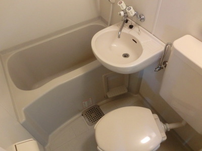 Bath. Your easy-to-clean three-point unit bus