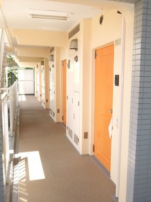 Entrance. Orange color seems to me to lighten the feeling