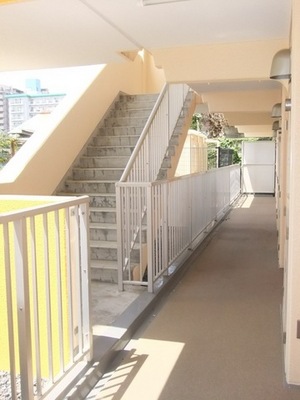 Other common areas. It does not wet the day of the reinforced concrete condominium rain. 