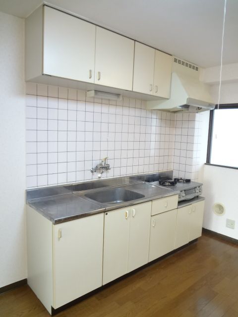 Kitchen. Relaxed some kitchen space