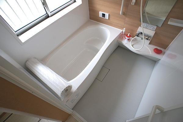 Bathroom. Relaxing bath time in the bathroom provided with a wide more than 1 tsubo