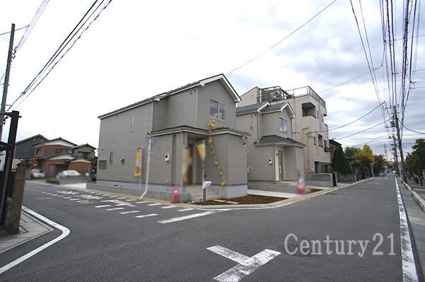 Local photos, including front road. Bright house wrapped in plenty of sunlight