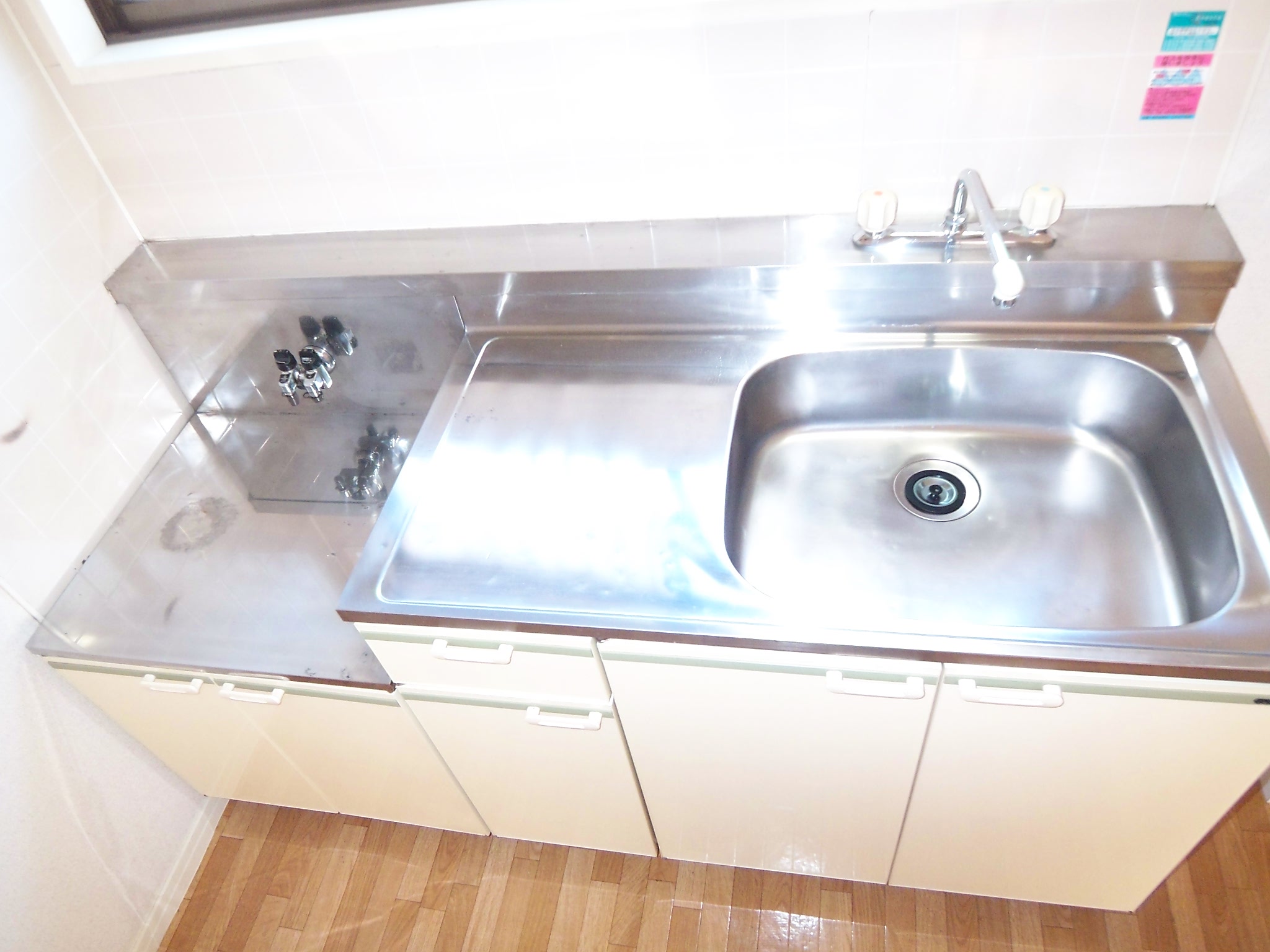 Kitchen. Two-burner gas stove can be installed