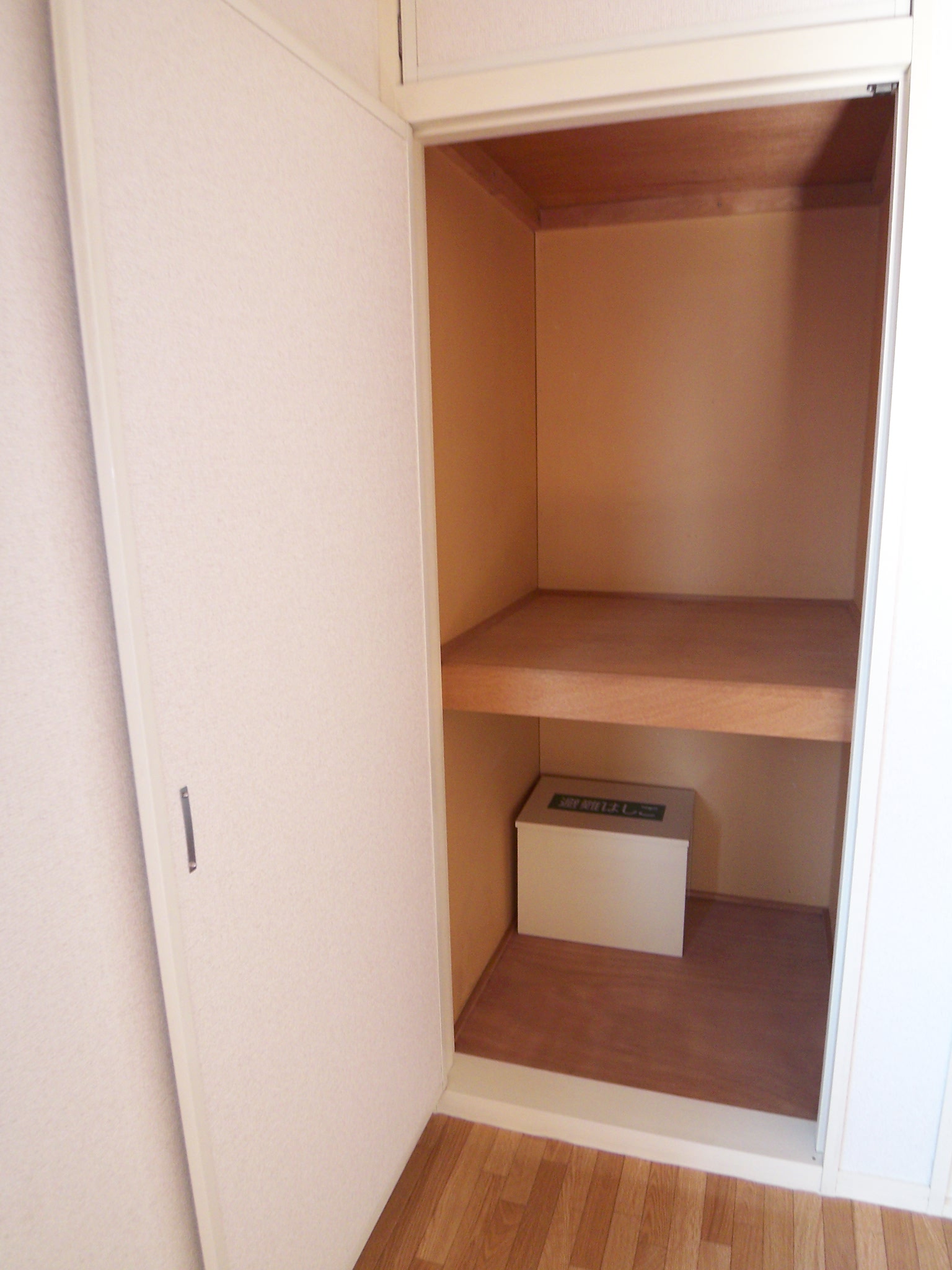 Receipt. Western-style is a two-stage housed in 6 Pledge side