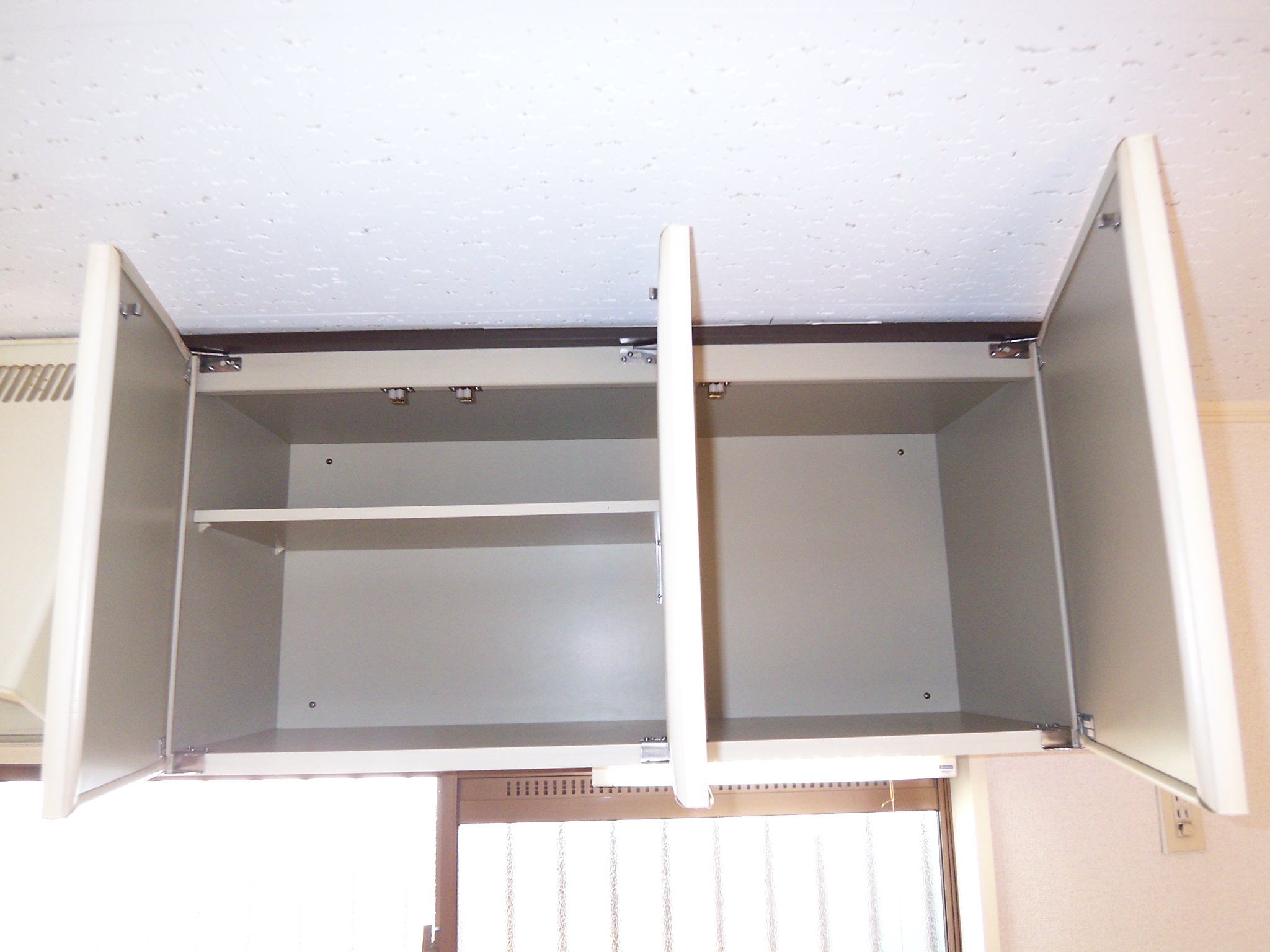 Kitchen. Kitchen upper receiving