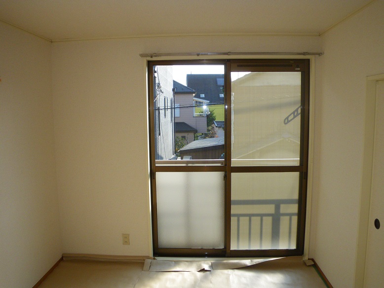 Living and room. Japanese-style room is a 6-tatami rooms
