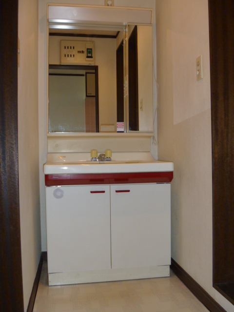 Washroom. Independent wash basin