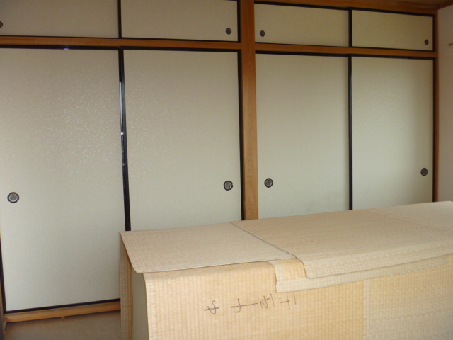 Receipt. 2 between the amount the closet in this room only!