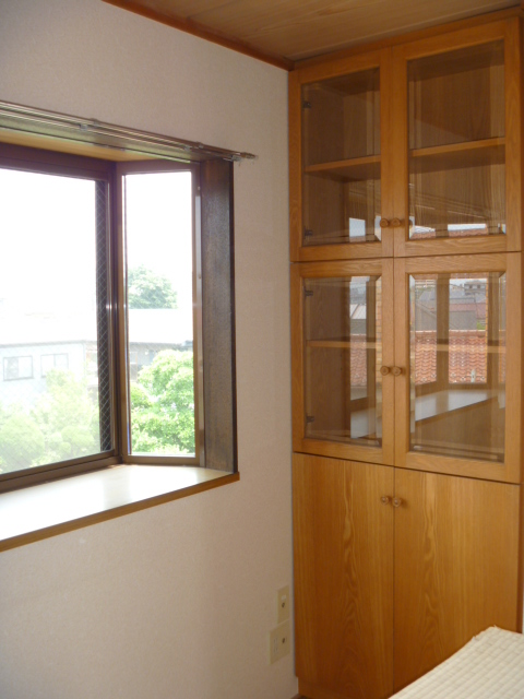 Receipt. Japanese-style room with a bay window