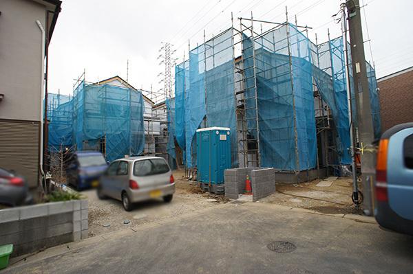 Local photos, including front road. Overall