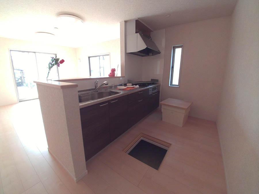 Kitchen. Was building completed. Such as the actual image from per yang, We have to wait all the time so you can see directly.