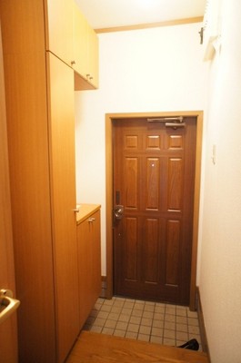 Entrance. There shoes cloak