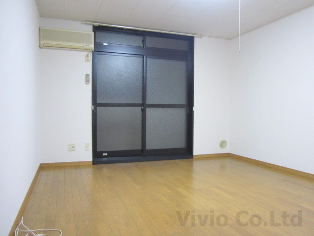 Living and room. Air conditioning 1 groups conditioned.