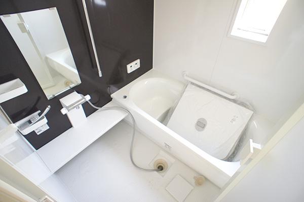 Bathroom. Building 2