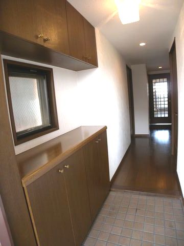 Entrance. Entrance hall