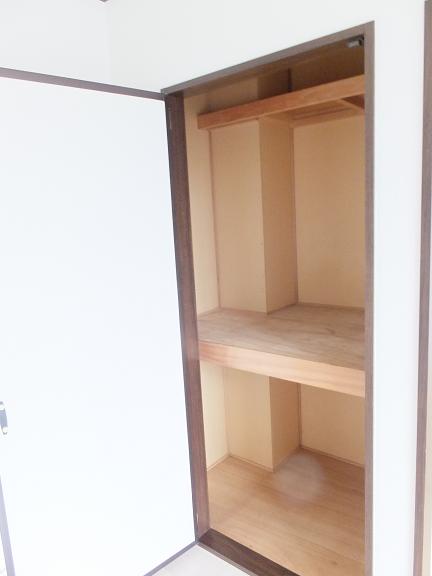 Receipt. Western-style housing