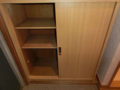 Entrance. Is also put a convenient front door storage things Mae shoes if