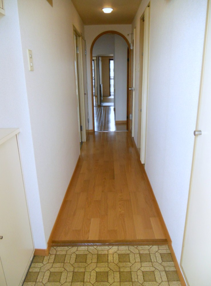 Entrance. Entrance ・ Corridor