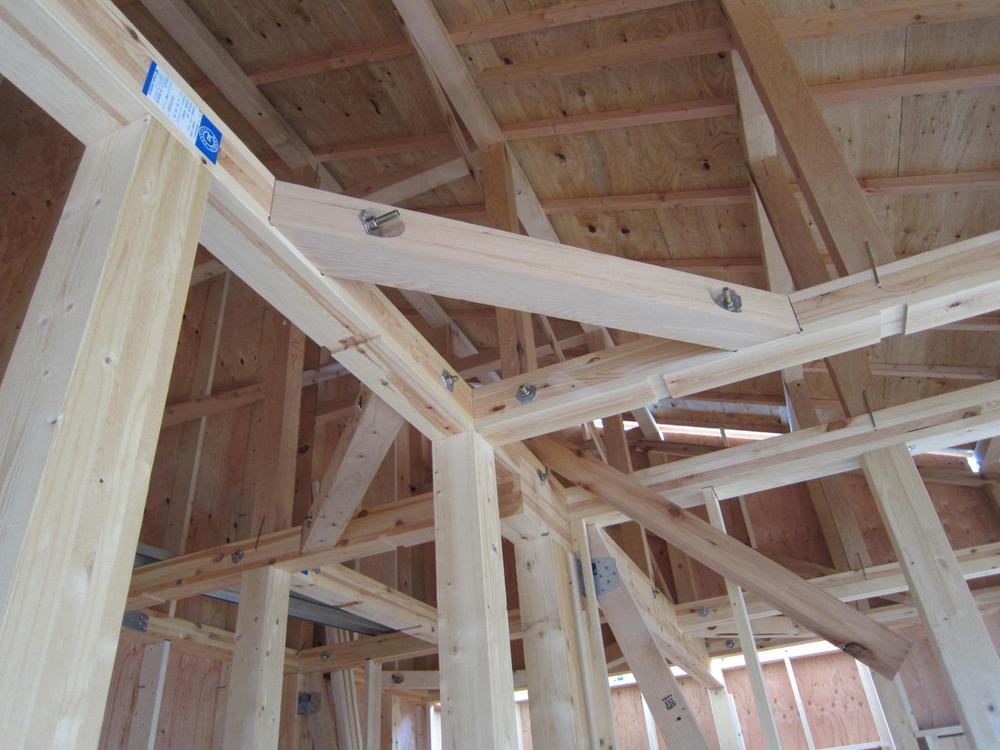 Other. Laminated wood beams in the special strength place uses laminated wood, Deformation of the beam (deflection ・ Minimize the twist). 
