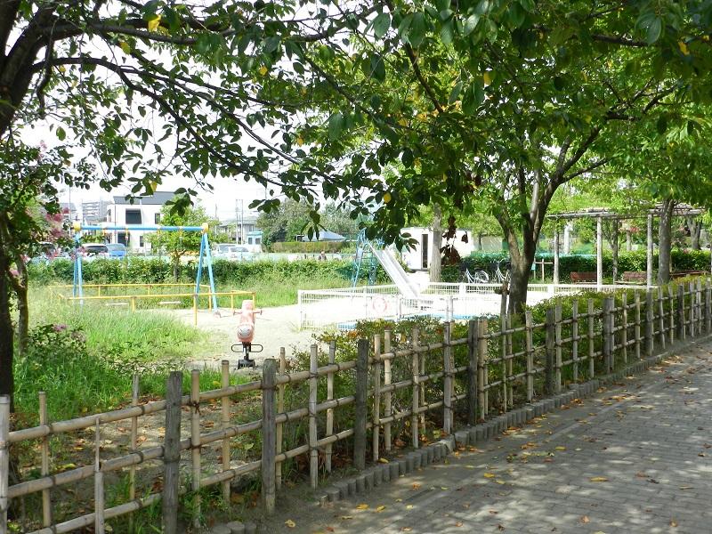 park. Children delight in Nakane cho 375m a 5-minute walk of the park up to petting park