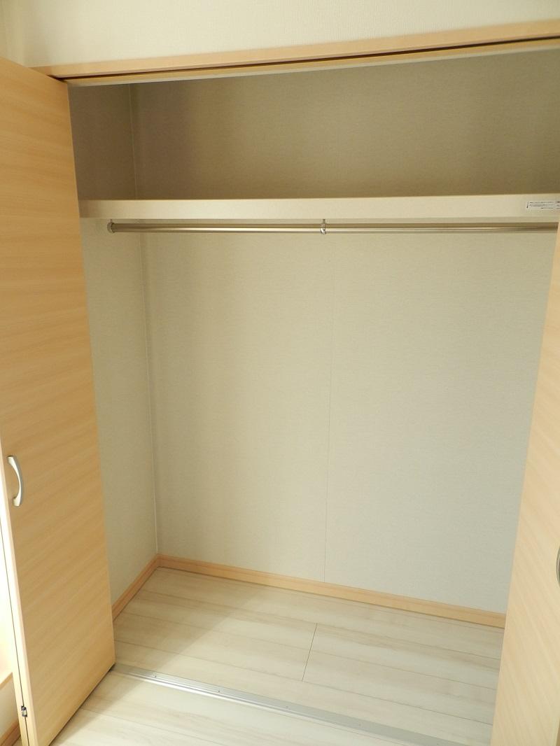 Receipt. There is a closet in each room