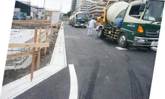 Local photos, including front road. Frontal road