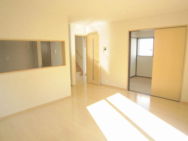 Living. 14 Building room (12 May 2013) Shooting South-facing bright LDK15.5 Pledge!  Face-to-face kitchen can housework while taking your family and communication