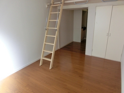 Living and room. About six tatami flooring of Western-style