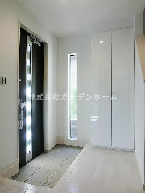 Entrance.  ■ Bright and beautiful entrance ■ 