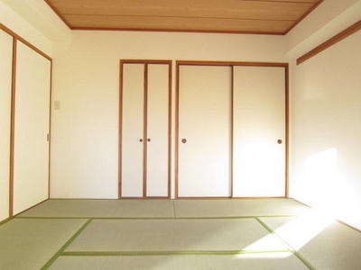 Living and room. Japanese-style room is also bright
