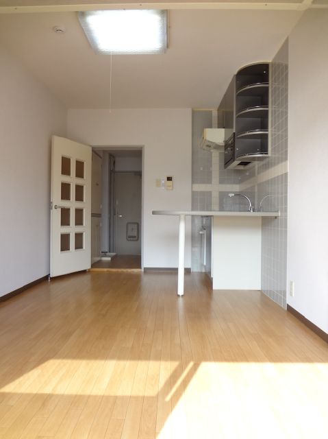 Living and room. In the sun sun sun per day is also very good