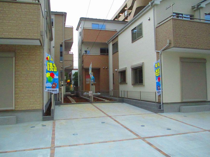 Local appearance photo. 3 Building site (October 2013) Shooting