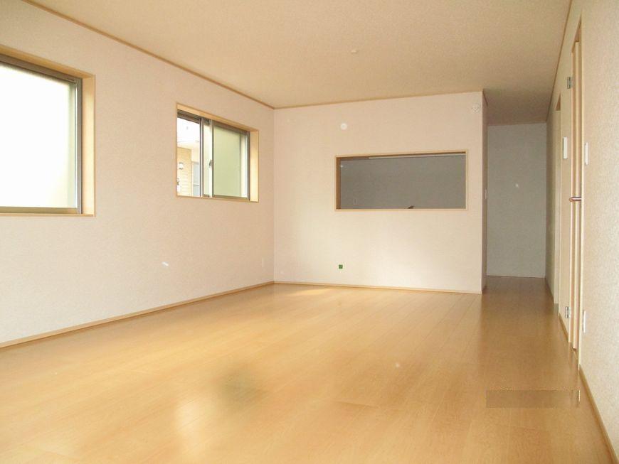 Living. 4 Building spacious living-dining 20 Pledge