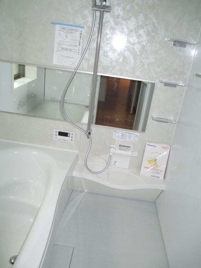 Bathroom. Building 3 bus