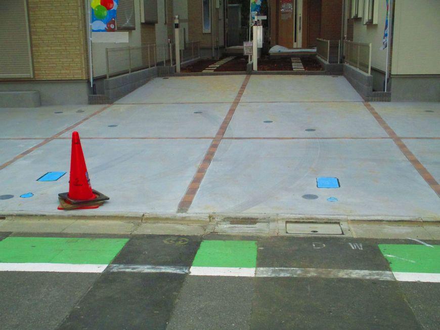 Parking lot. 3 Building parking