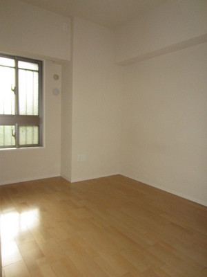 Living and room. Western-style 6 Pledge