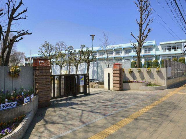 Primary school. 646m until Toda first elementary school