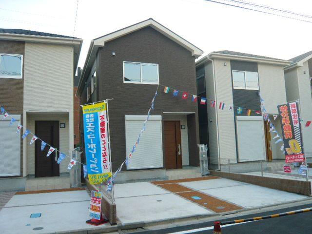 Local appearance photo. Building 3