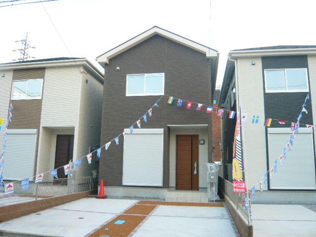 Local appearance photo. Building 3