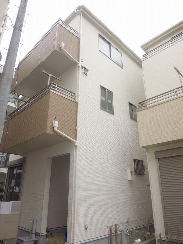 Local appearance photo. Local (11 May 2013) Shooting