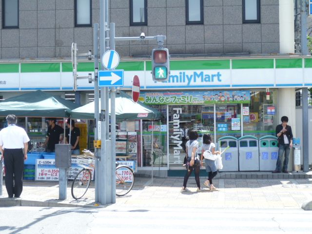 Convenience store. 870m to Family Mart (convenience store)