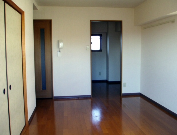 Living and room. Large living ・ Flooring