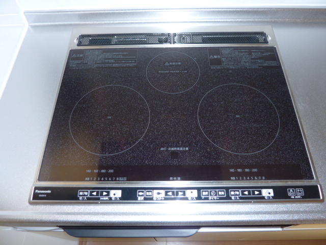 Kitchen. IH cooking heater (3-neck)