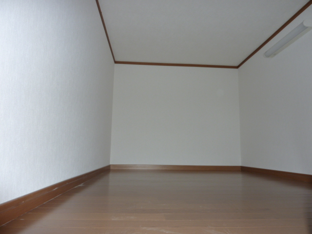 Other room space. 3 Pledge loft