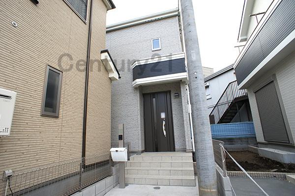 Local appearance photo. Peaceful new life to fulfill in a quiet residential area